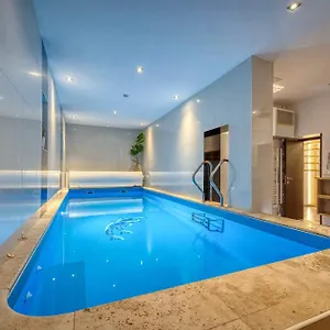 La - Piscine / Karaoke / Jeux Fontaine (Rhone-Alps)